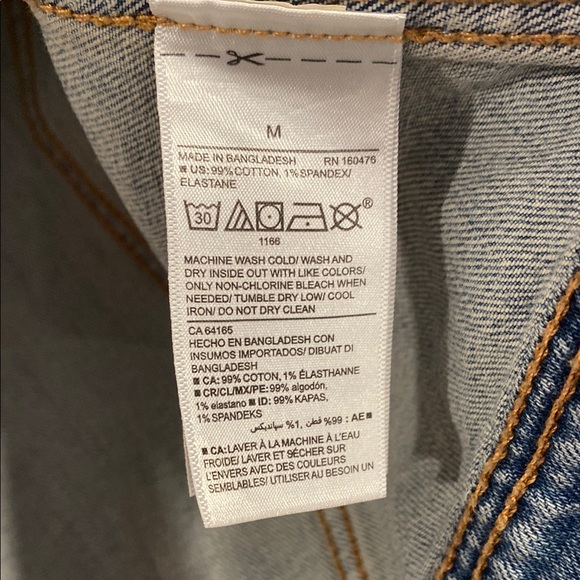 Old Navy Blue Jean Jacket Classic Trucker Style - Picture 7 of 8